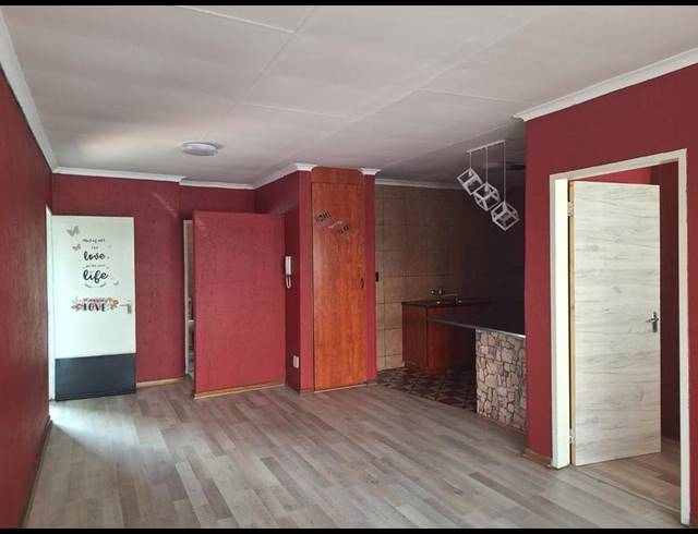 2 BEDROOM TOWNHOUSE FOR SALE IN BRAKPAN CENTRAL